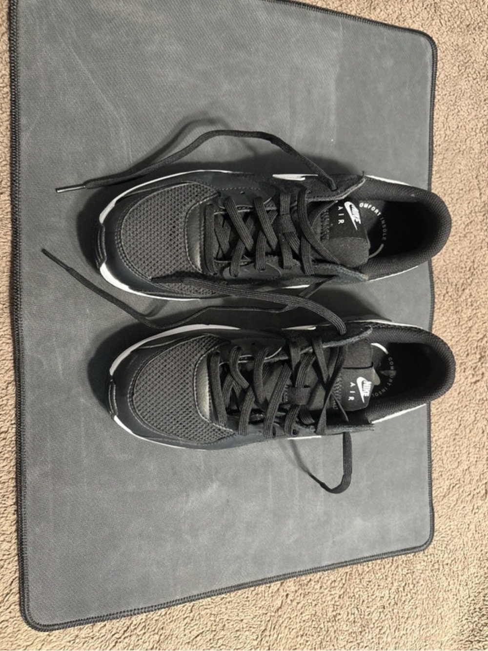 Nike Men’s Black and White Low-Top Sneakers